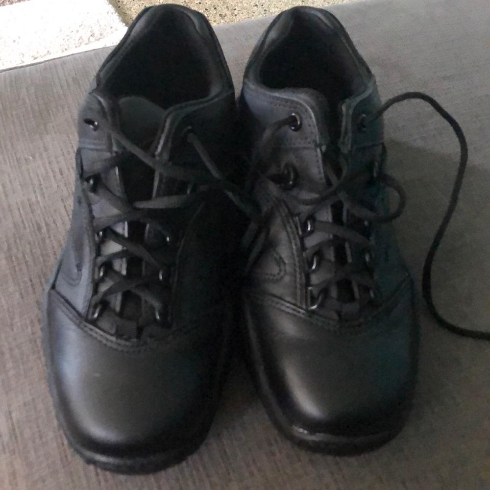 Reebox Womens shoes size 9, only worn once retail for over $100